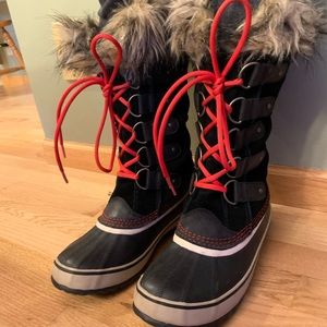 Women’s Joan of Arctic Sorel Boot, Size 9